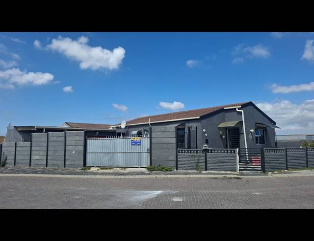 3 BEDROOM FREEHOLD FOR SALE IN STRANDFONTEIN VILLAGE